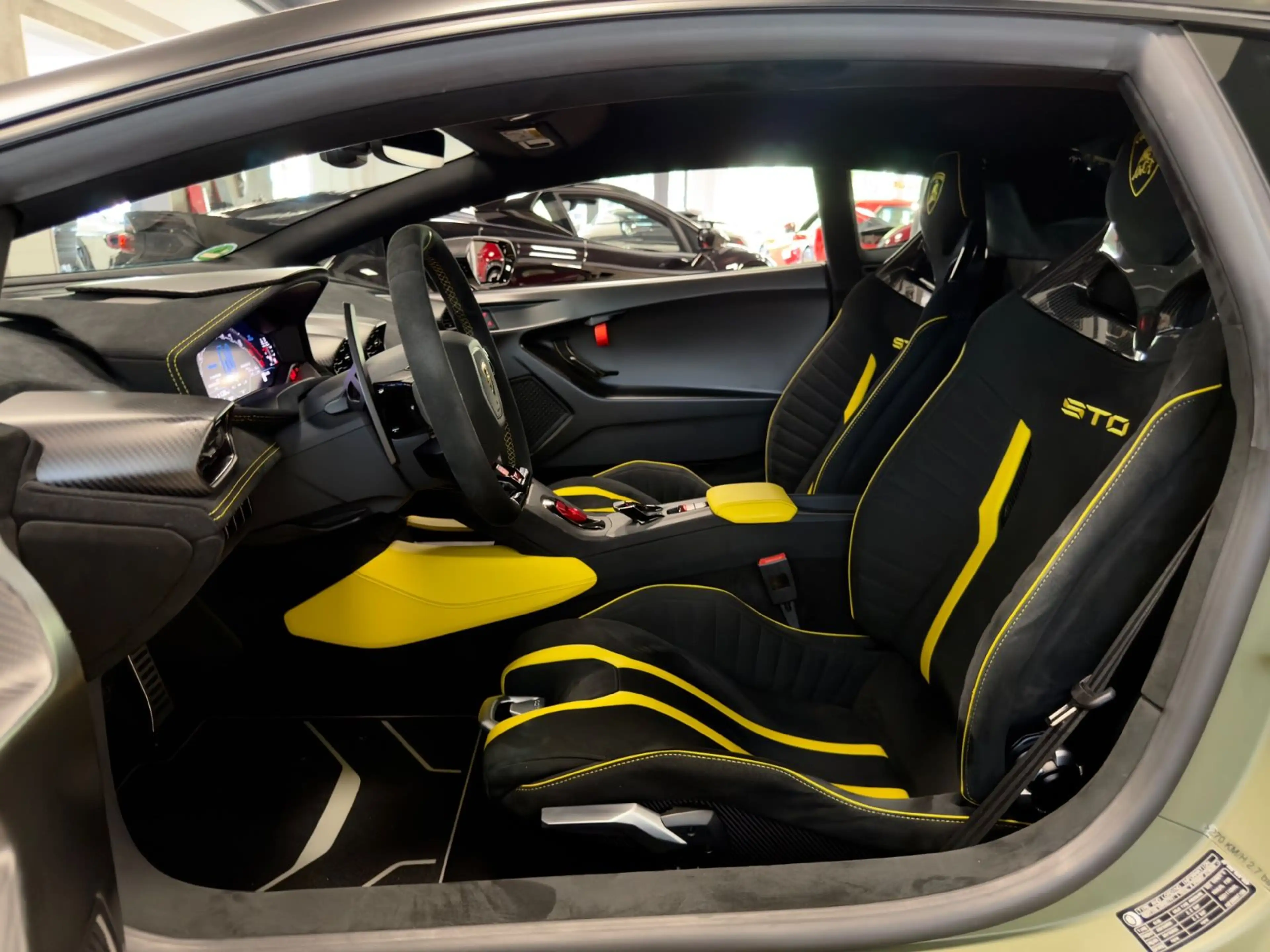 Lamborghini Huracán HURACAN STO AD PERSONUM SPECIAL CARBON LIFT FULL — photo 29