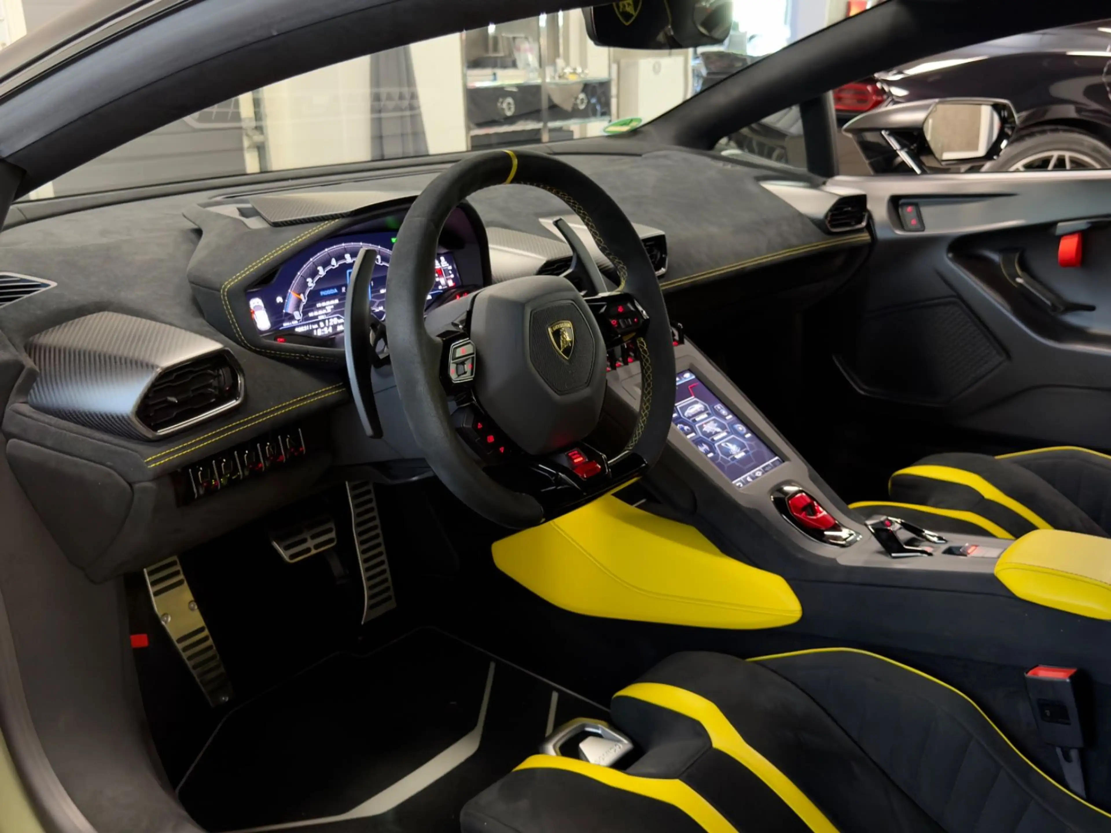 Lamborghini Huracán HURACAN STO AD PERSONUM SPECIAL CARBON LIFT FULL — photo 32