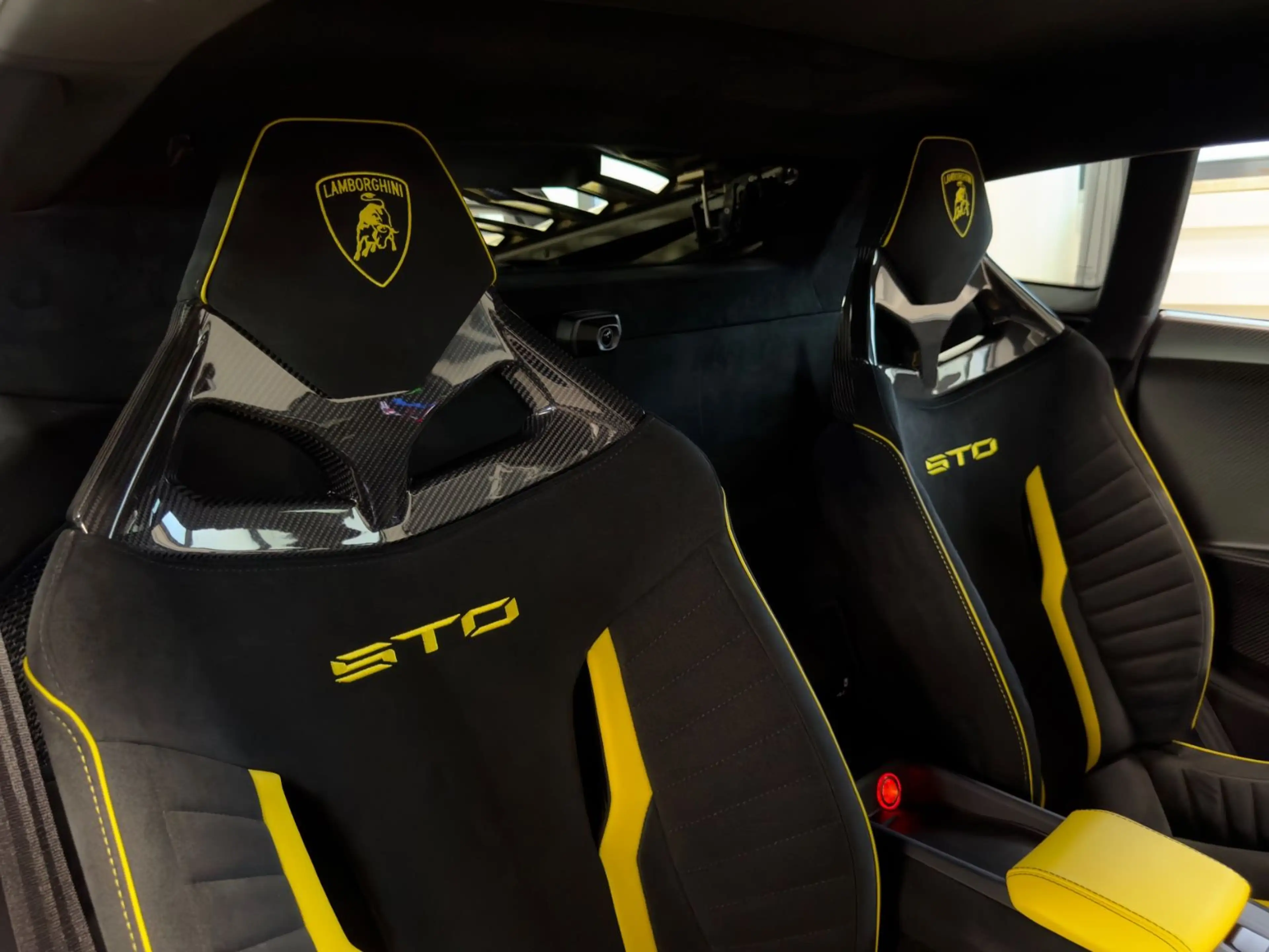 Lamborghini Huracán HURACAN STO AD PERSONUM SPECIAL CARBON LIFT FULL — photo 44