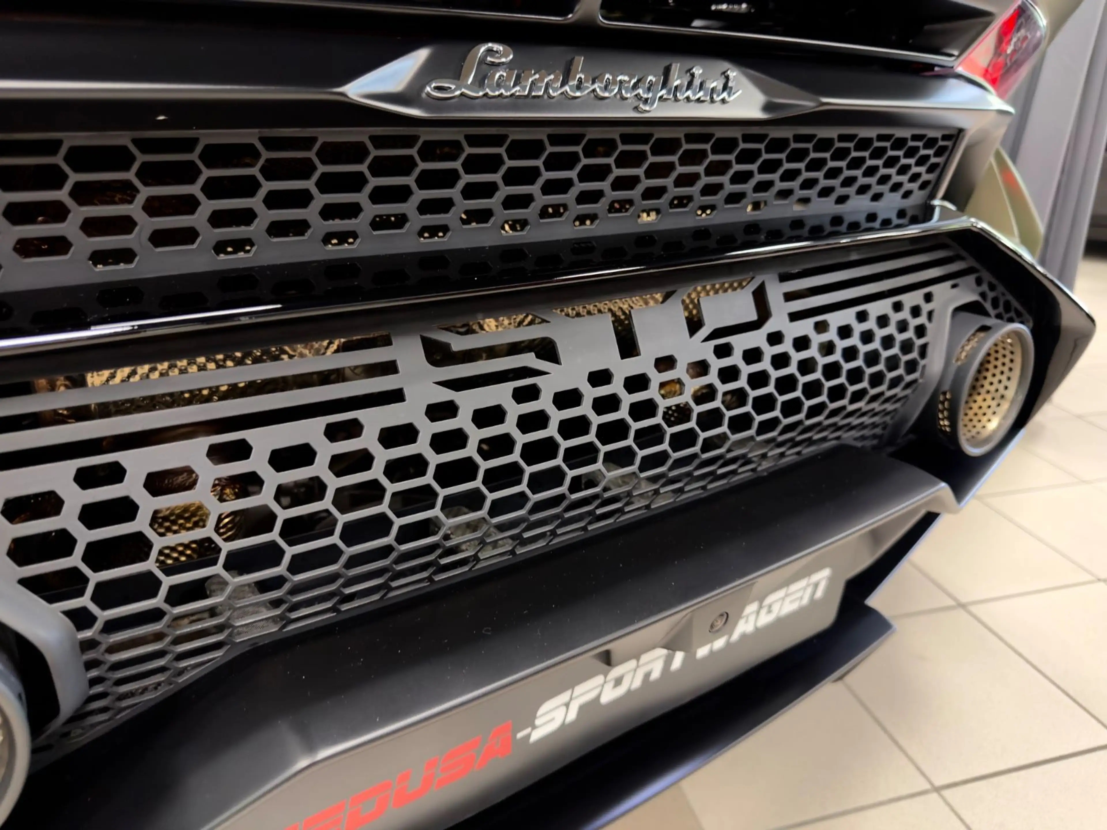 Lamborghini Huracán HURACAN STO AD PERSONUM SPECIAL CARBON LIFT FULL — photo 24
