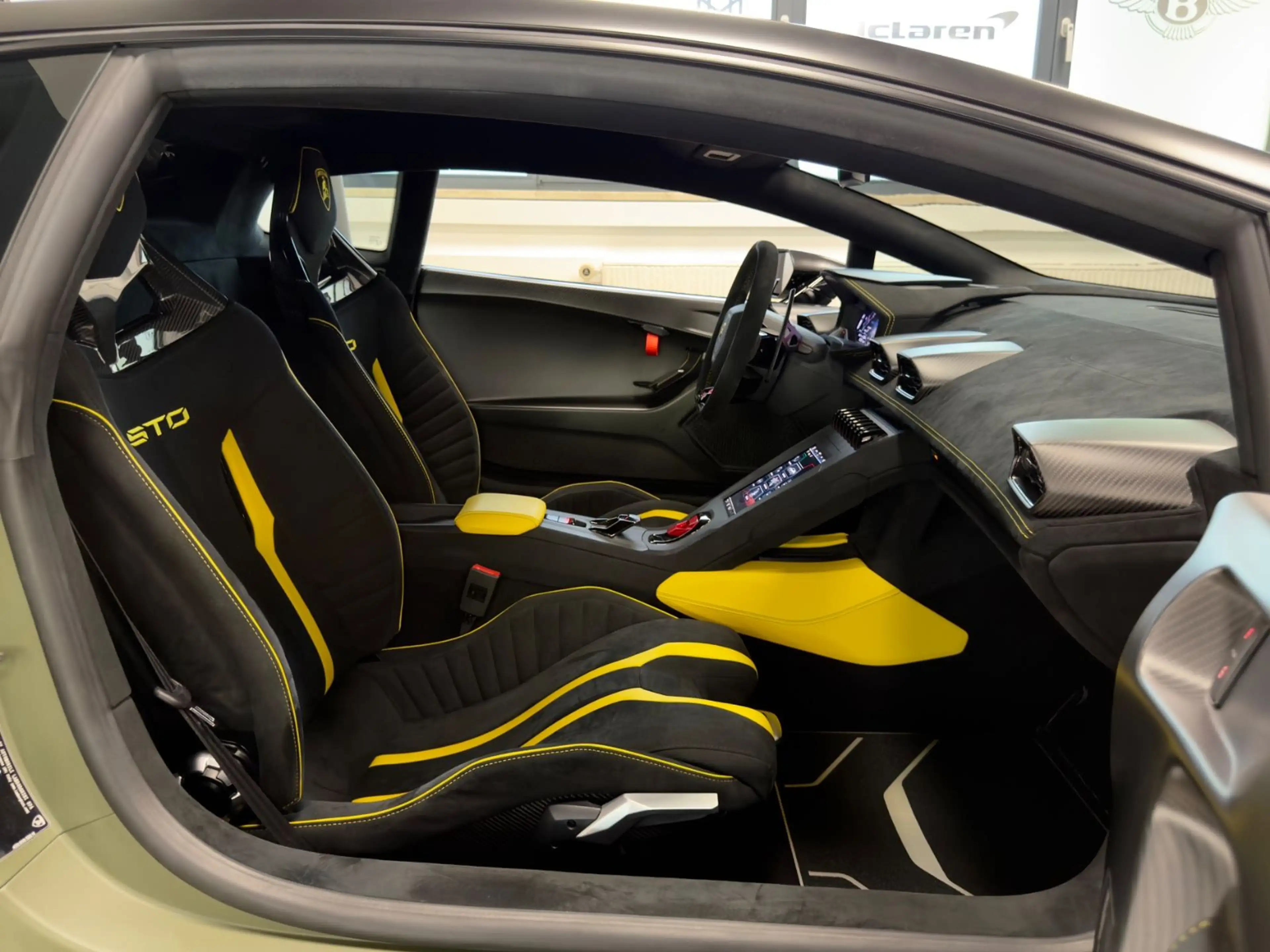 Lamborghini Huracán HURACAN STO AD PERSONUM SPECIAL CARBON LIFT FULL — photo 42