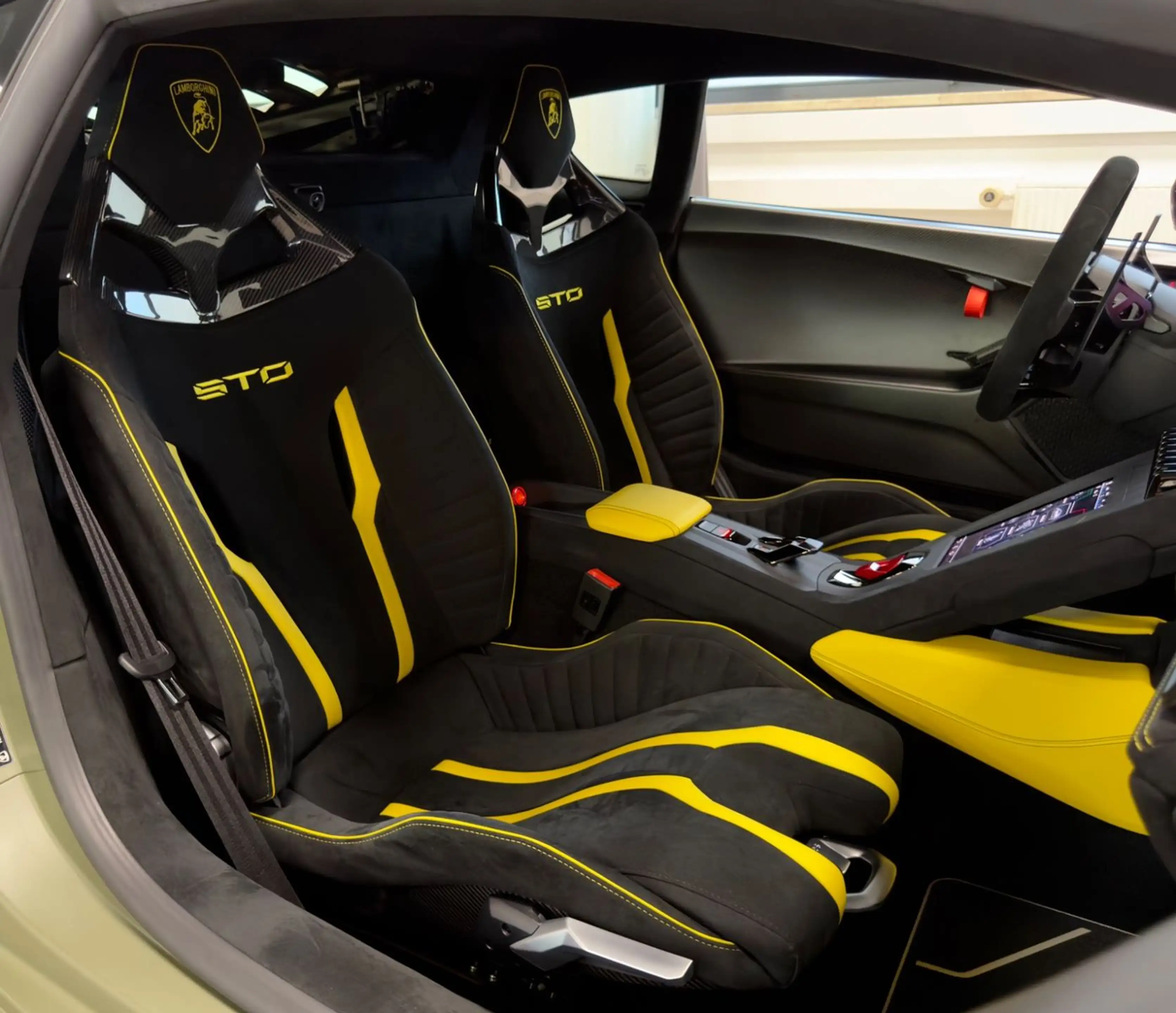 Lamborghini Huracán HURACAN STO AD PERSONUM SPECIAL CARBON LIFT FULL — photo 43