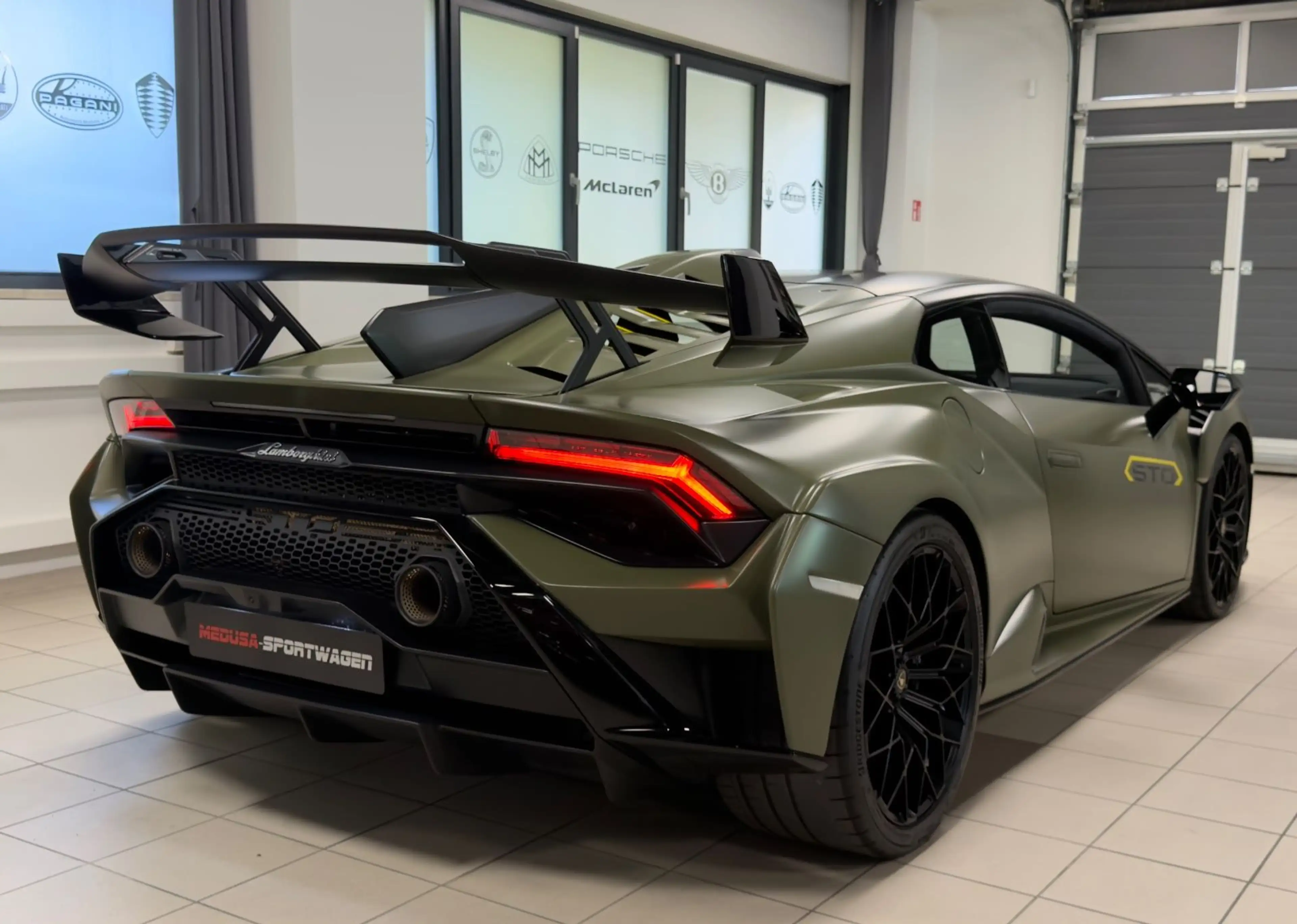 Lamborghini Huracán HURACAN STO AD PERSONUM SPECIAL CARBON LIFT FULL — photo 8