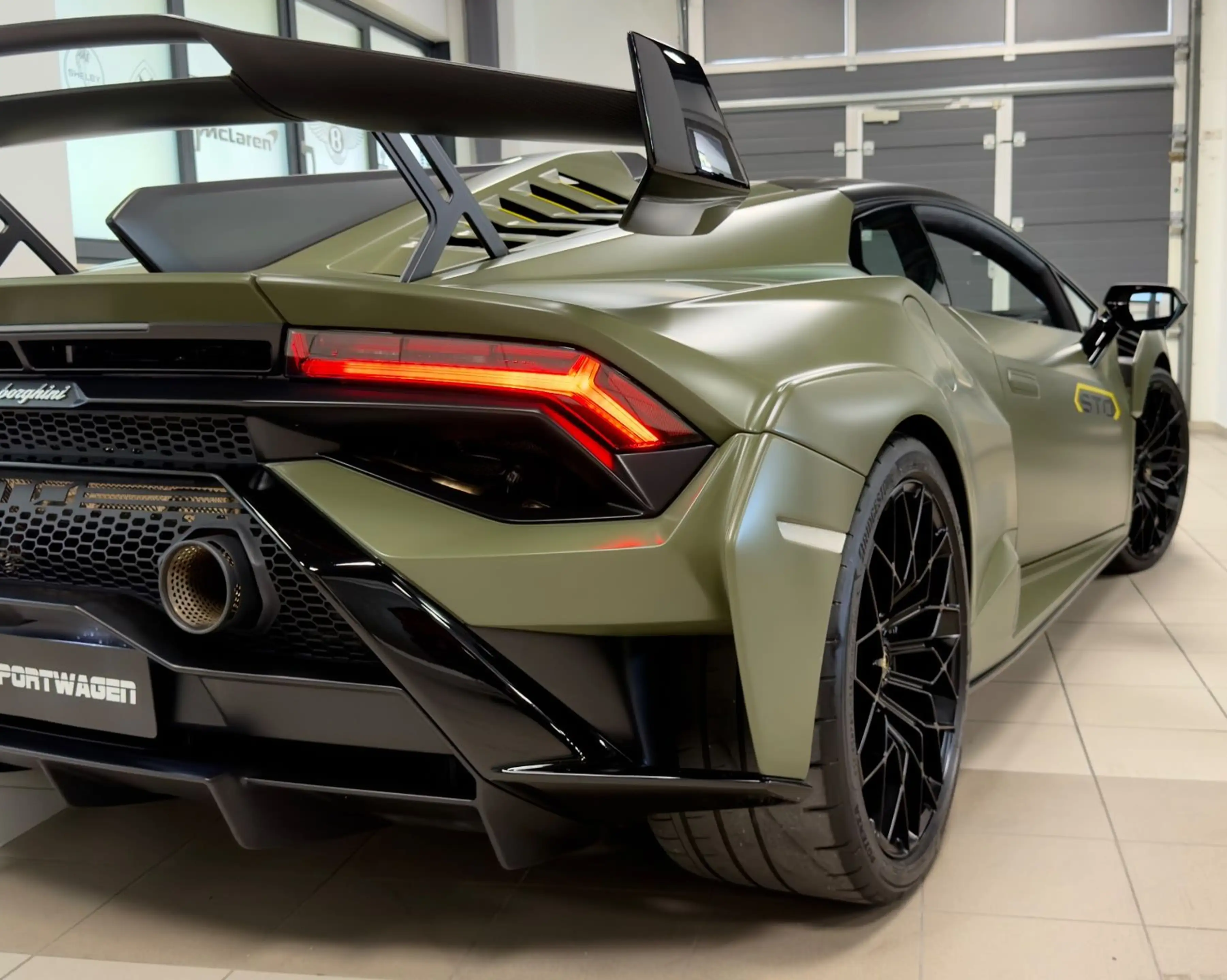 Lamborghini Huracán HURACAN STO AD PERSONUM SPECIAL CARBON LIFT FULL — photo 21