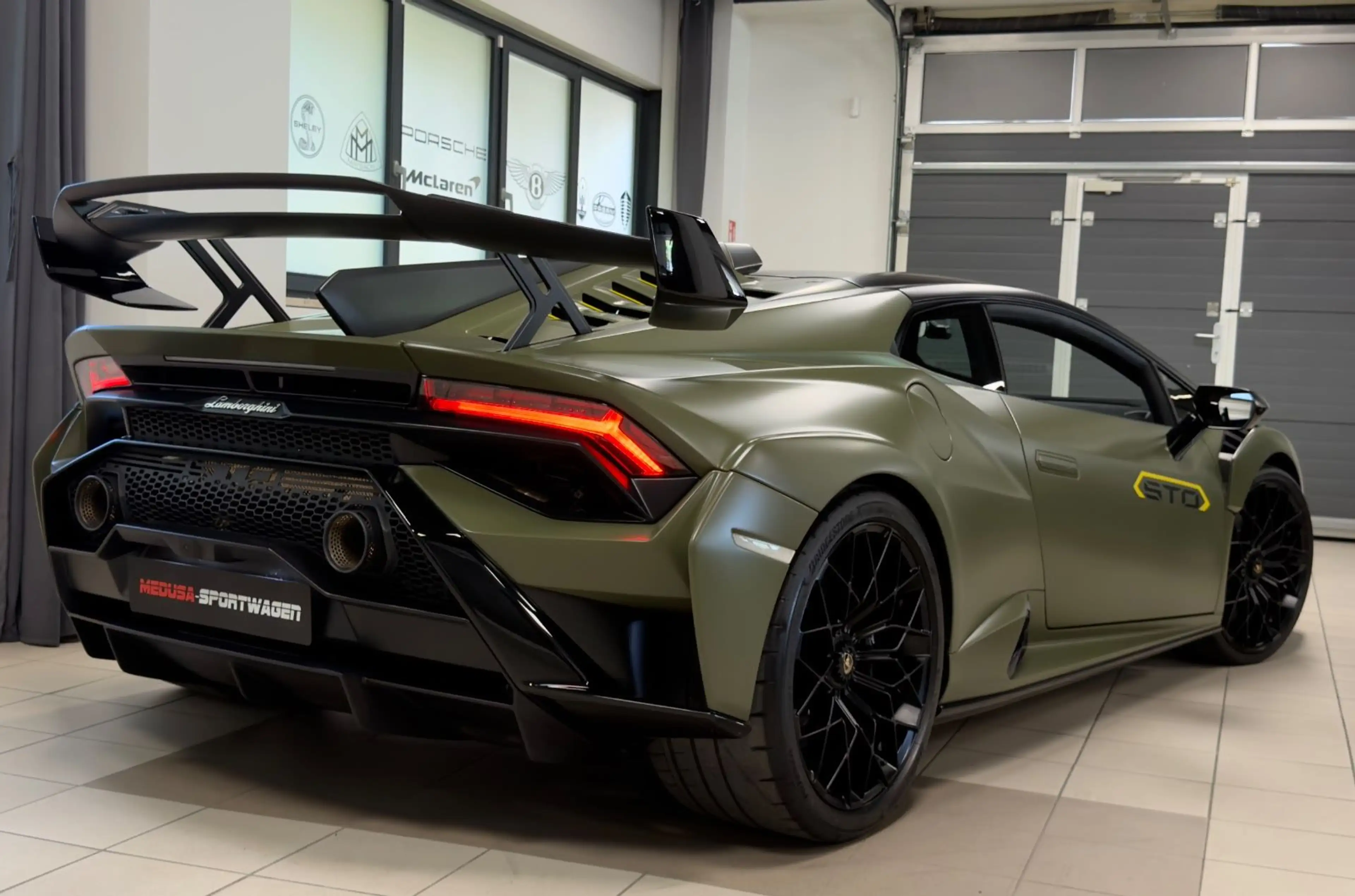 Lamborghini Huracán HURACAN STO AD PERSONUM SPECIAL CARBON LIFT FULL — photo 4