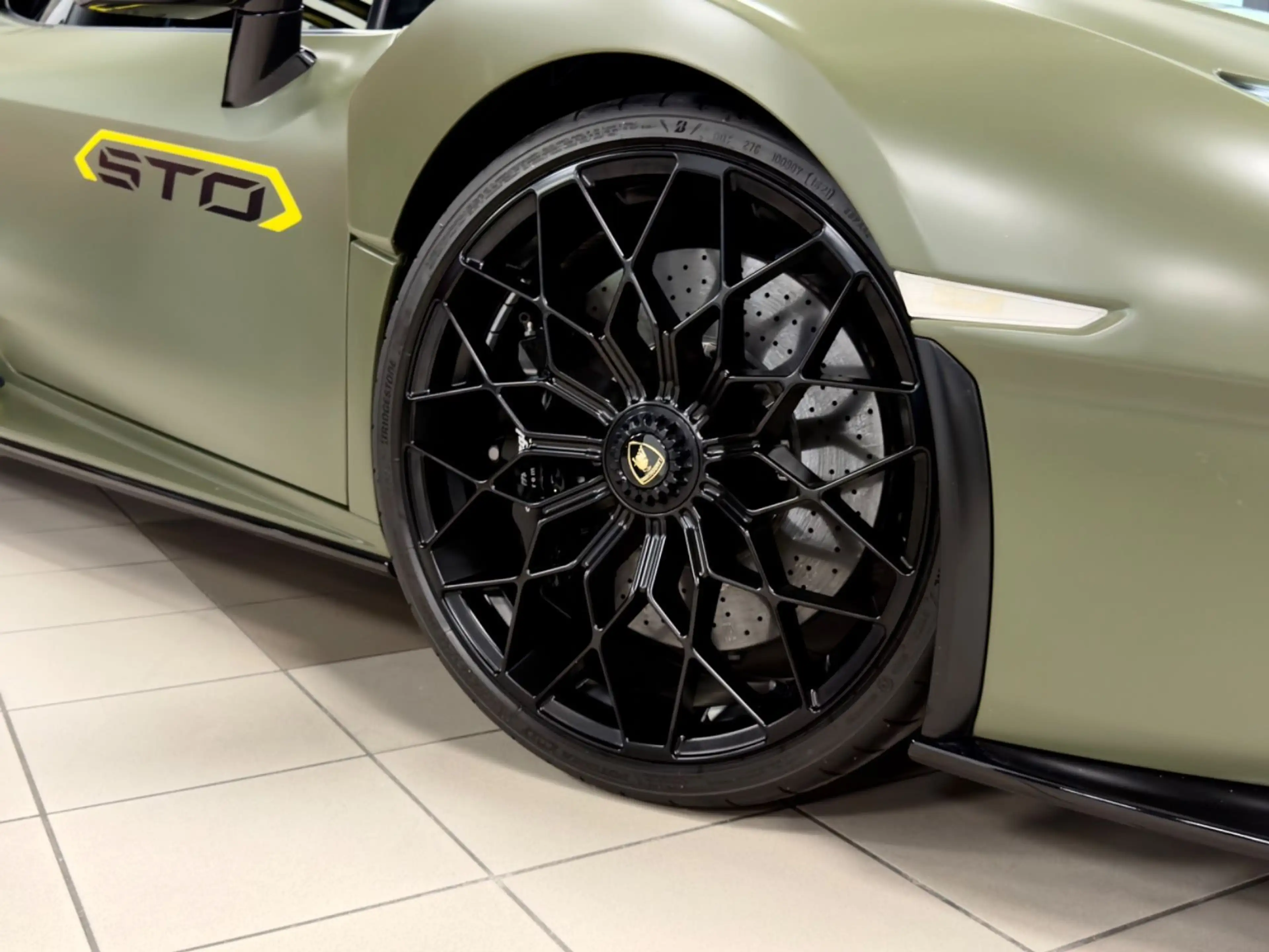 Lamborghini Huracán HURACAN STO AD PERSONUM SPECIAL CARBON LIFT FULL — photo 20