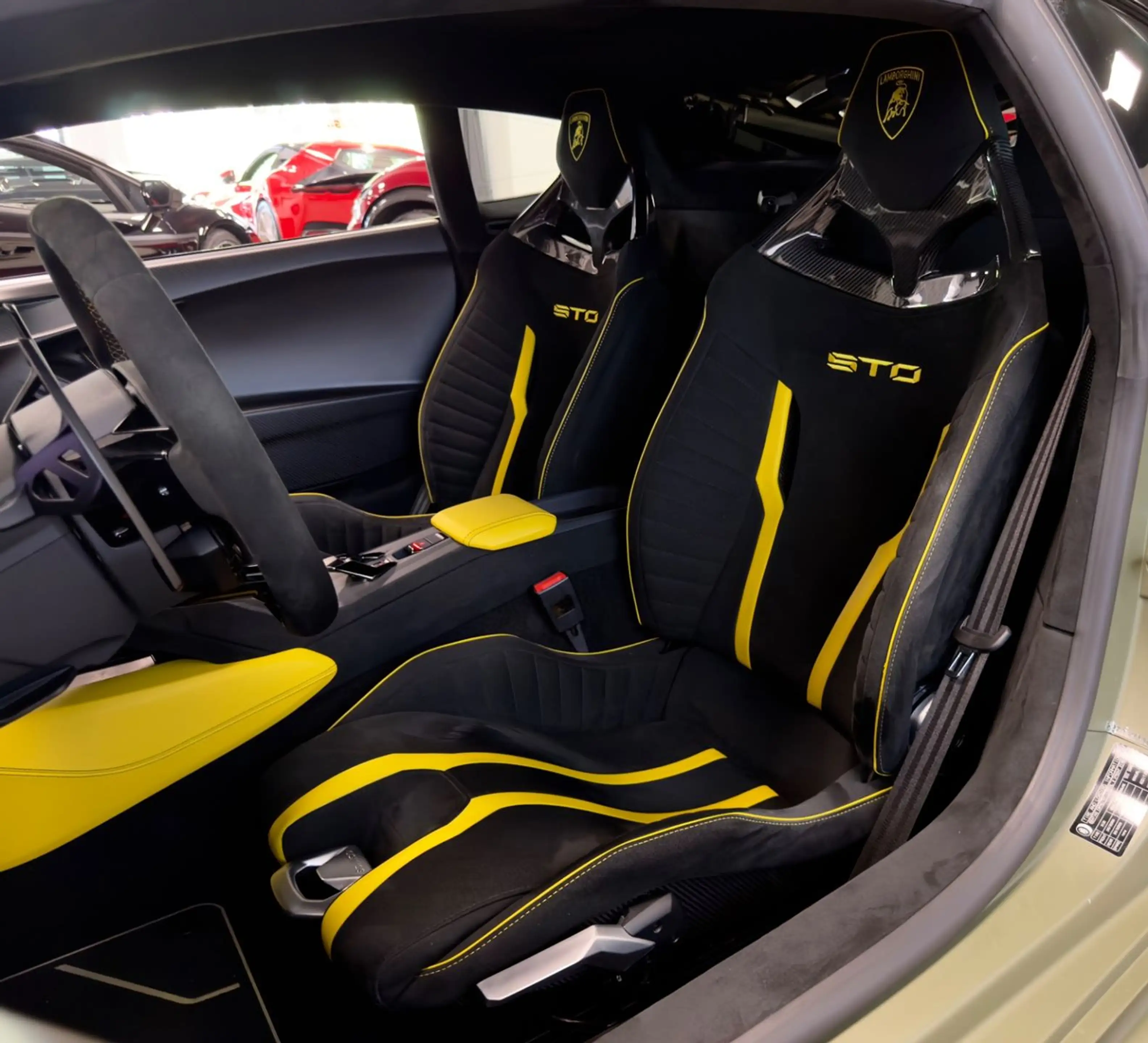 Lamborghini Huracán HURACAN STO AD PERSONUM SPECIAL CARBON LIFT FULL — photo 30