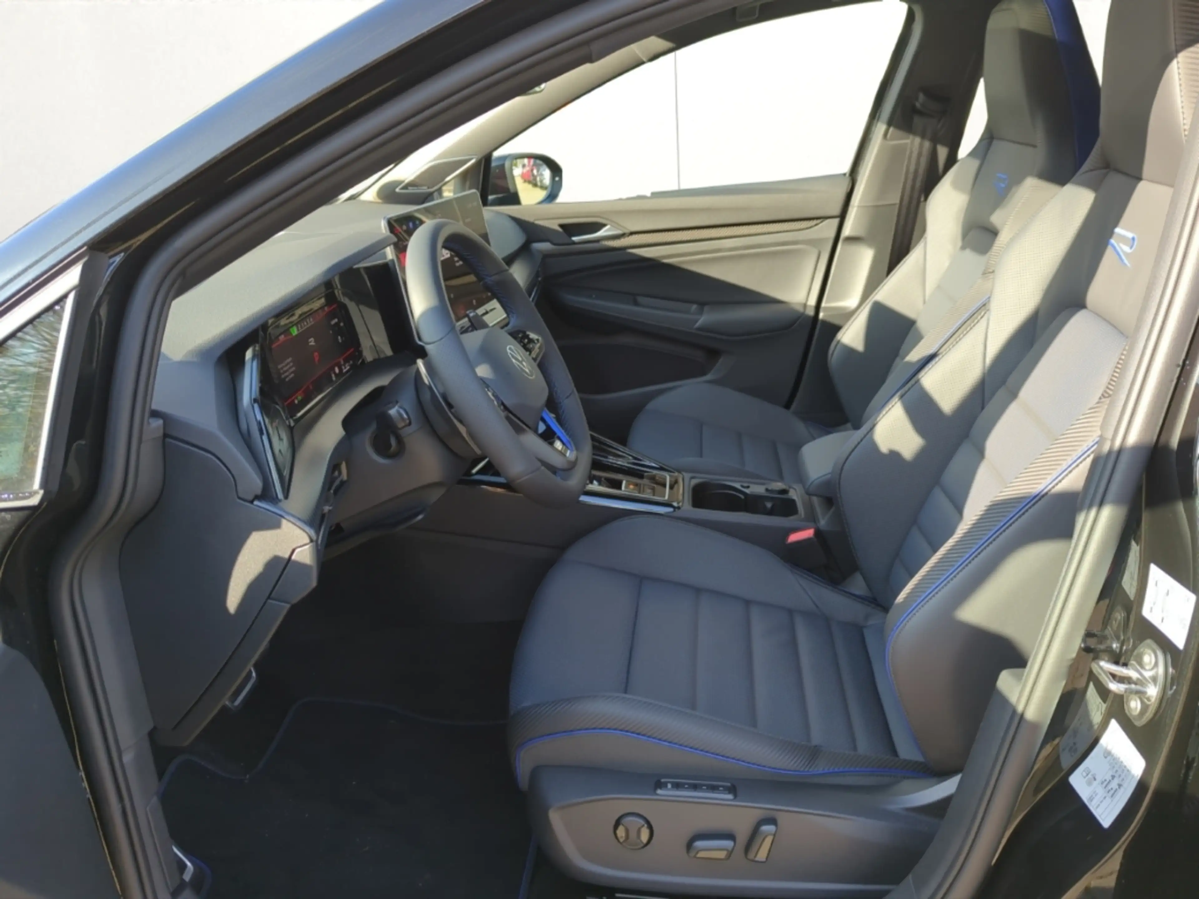Volkswagen Golf R VIII Black 2.0 TSI DSG NAV,RFK,ACC,Matrix-LED — photo 10