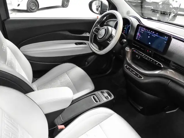 Fiat 500e view 4