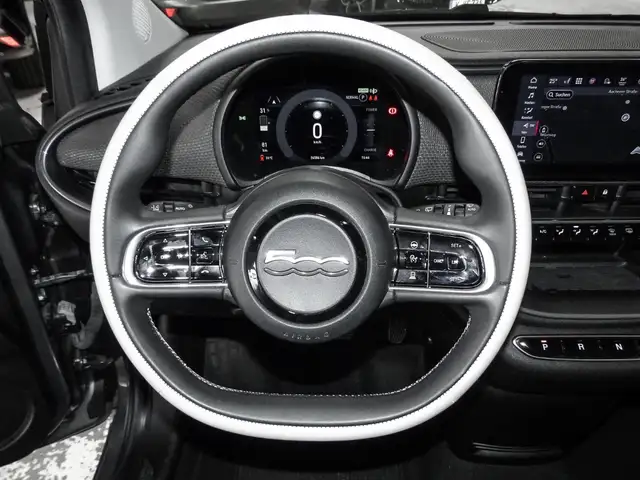 Fiat 500e view 8