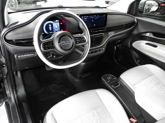 Fiat 500e view 5
