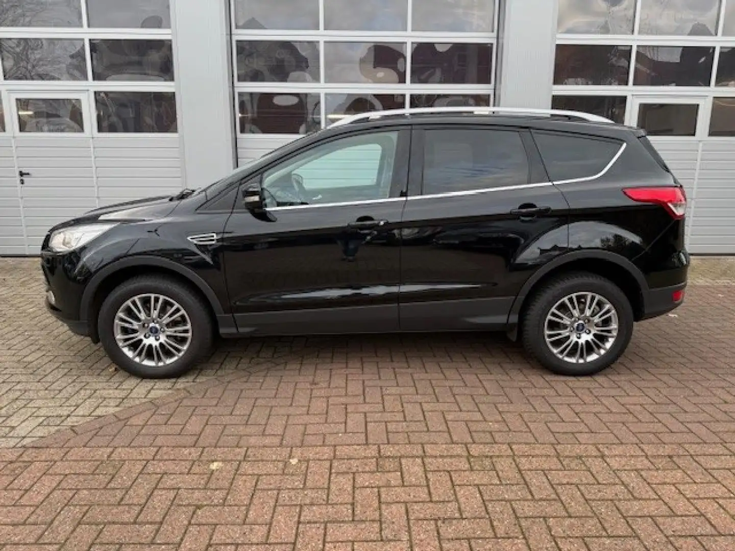 Ford Kuga Titanium Schwarz - 2