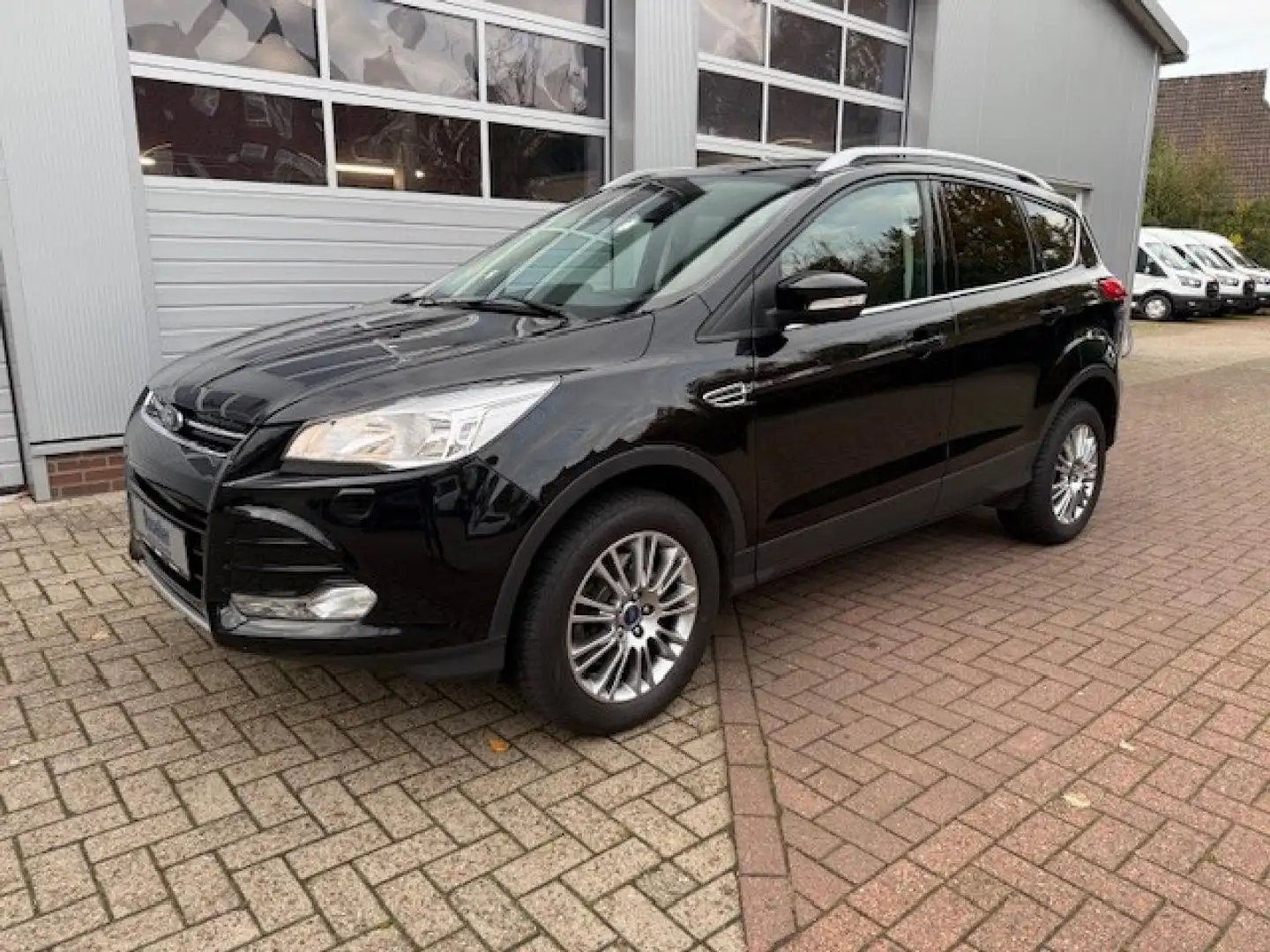 Ford Kuga Titanium Schwarz - 1