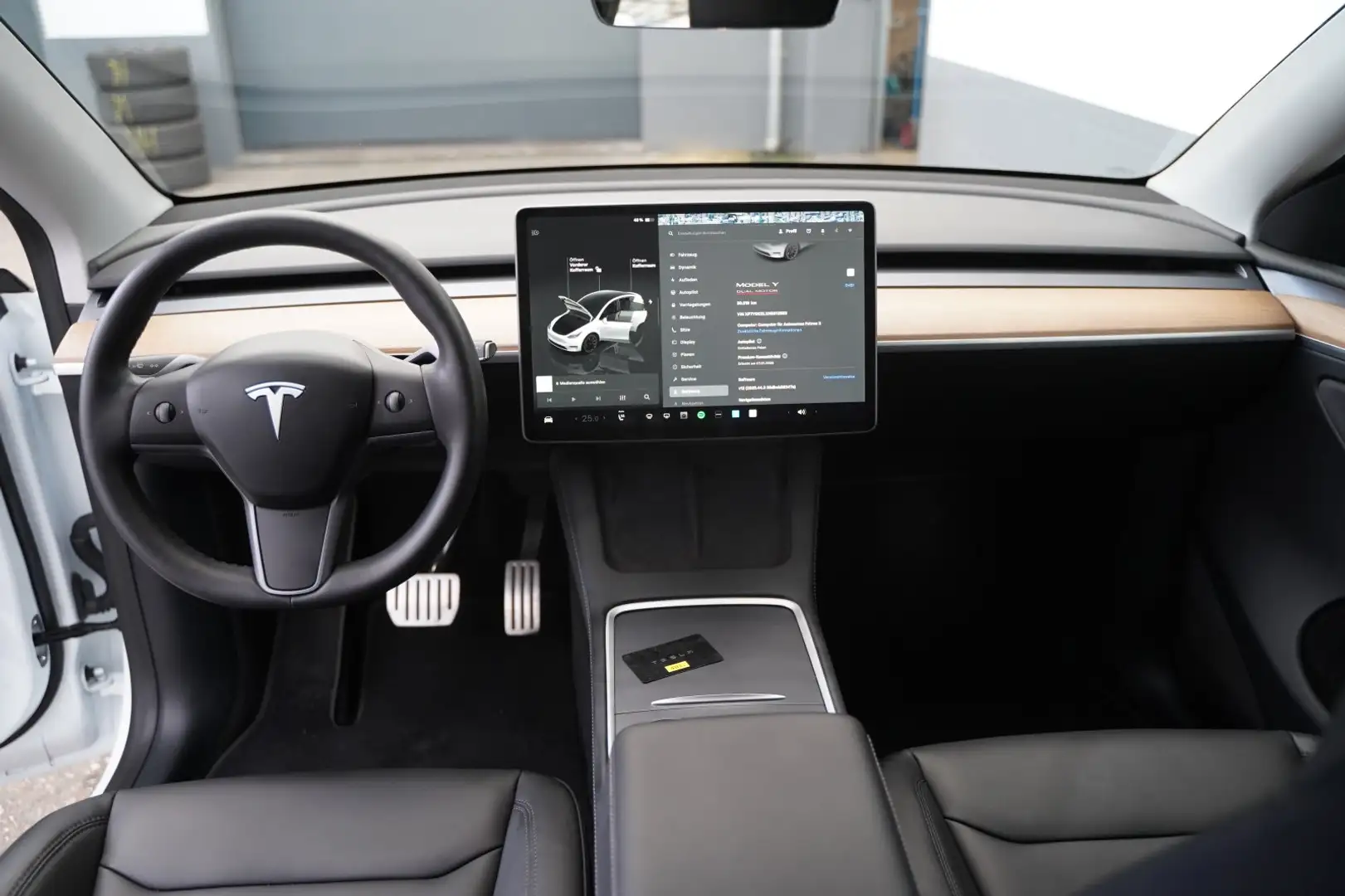 Tesla Model Y Performance *AHK* Weiß - 2