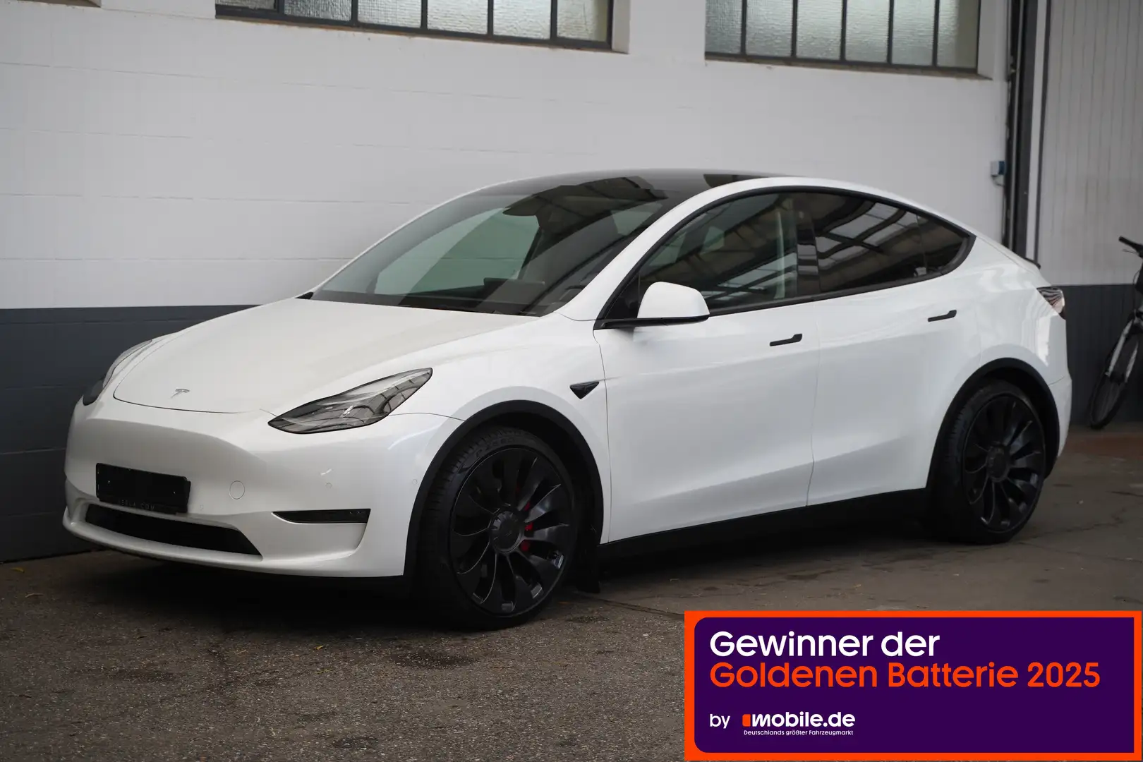 Tesla Model Y Performance *AHK* Weiß - 1