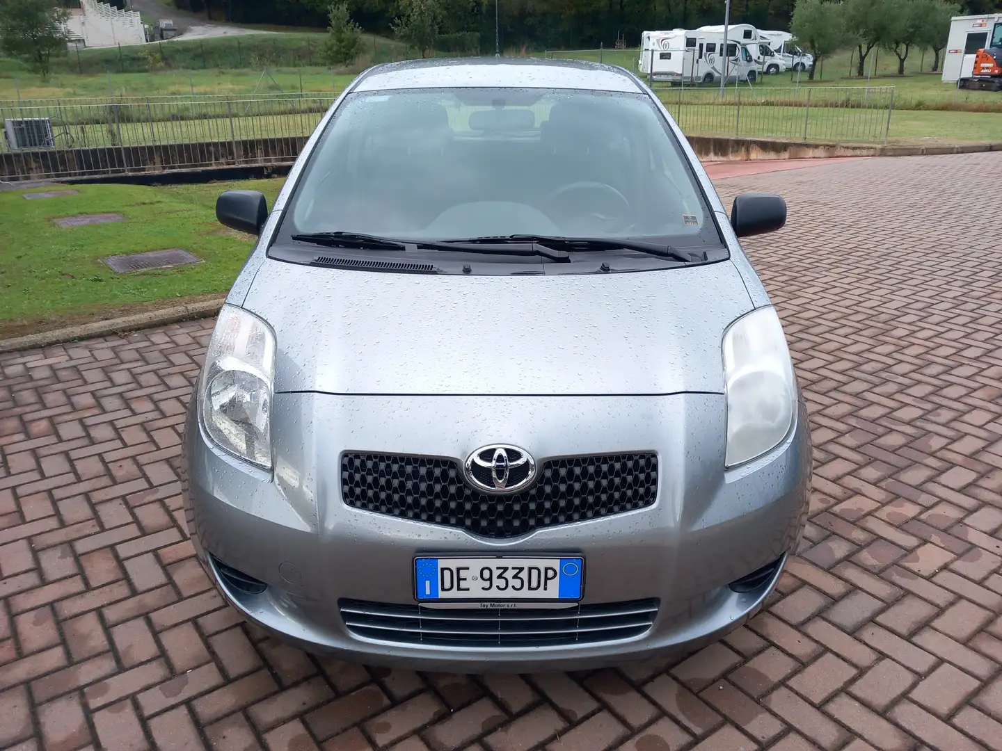 Toyota Yaris 1.0 3 porte Grijs - 2