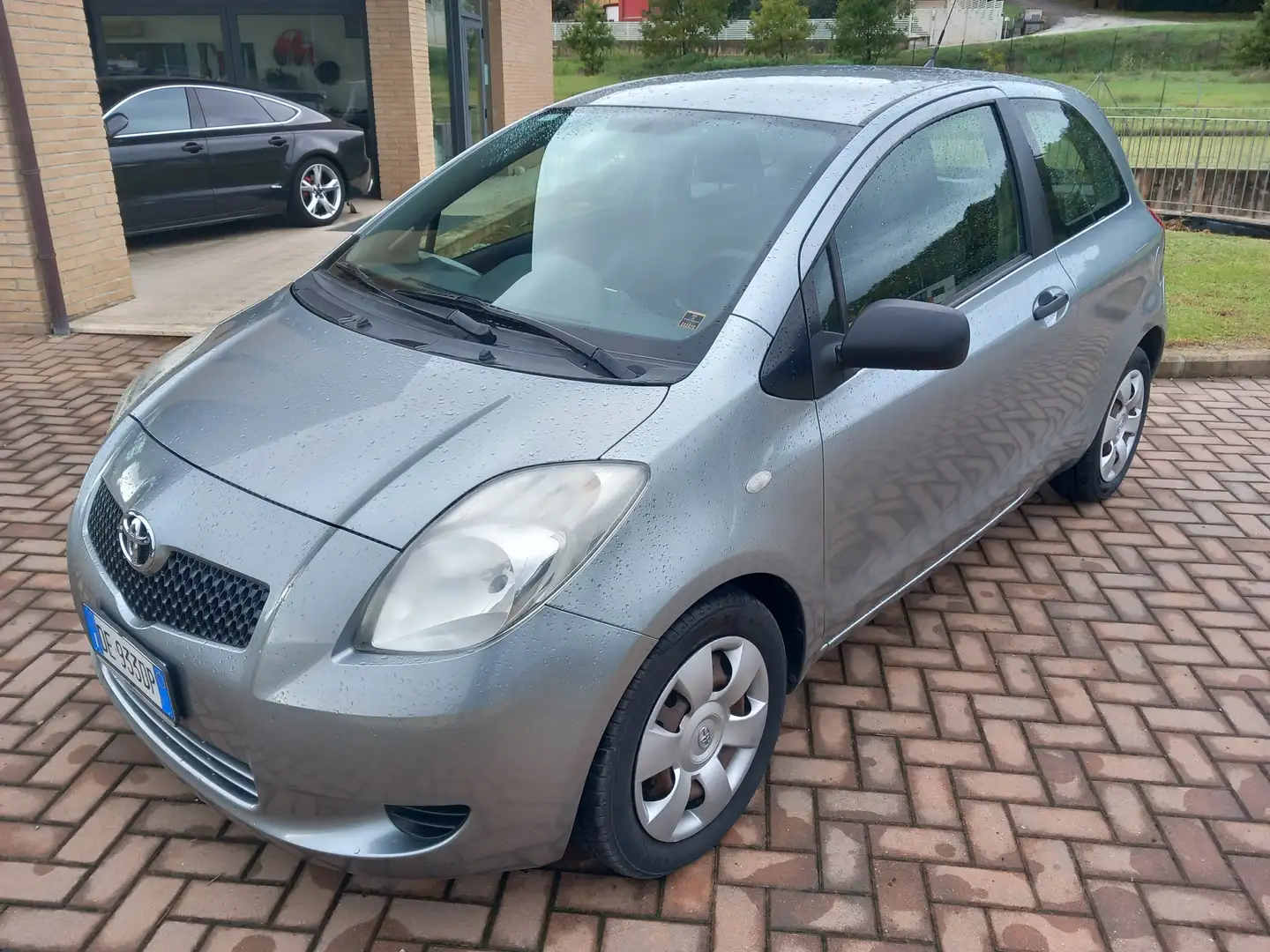 Toyota Yaris 1.0 3 porte Grijs - 1