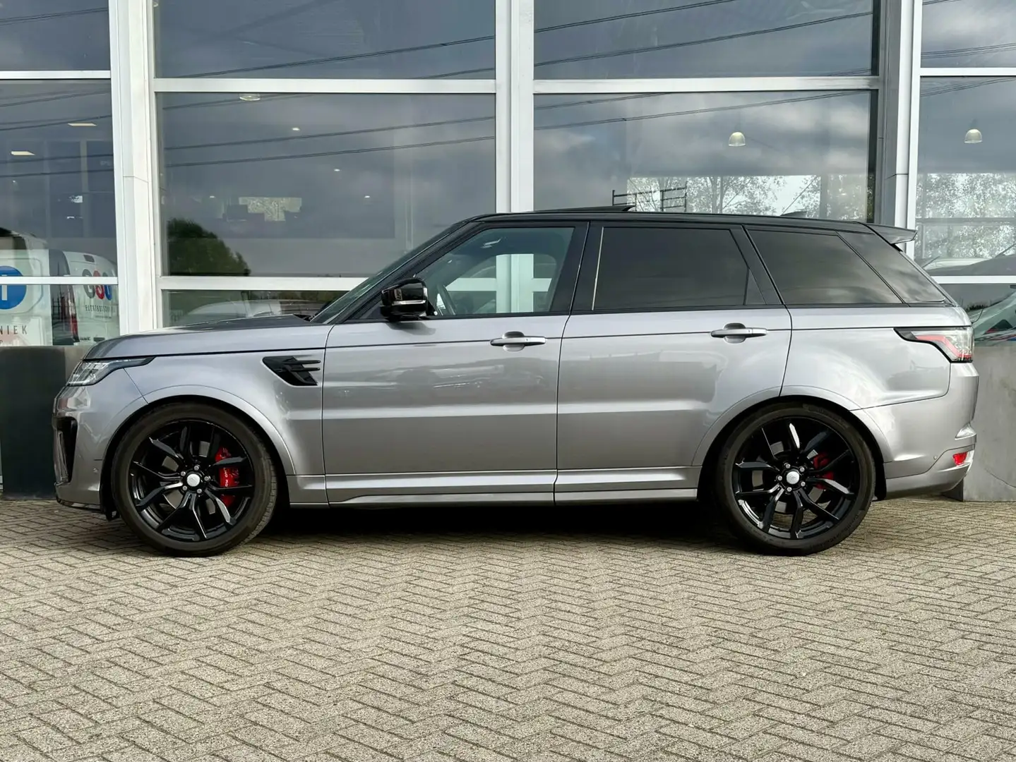 Land Rover Range Rover Sport 5.0 V8 SC SVR |PANO|LUCHTV|22" Grijs - 2