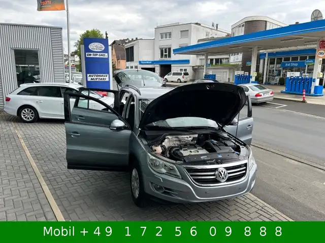 Volkswagen Tiguan view 4