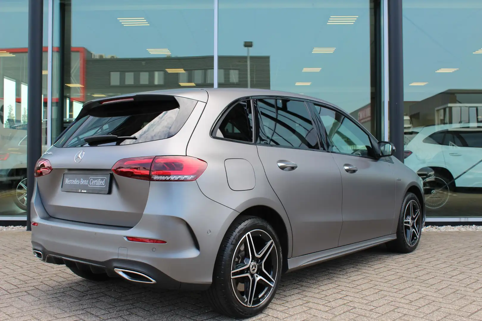 Mercedes-Benz B 250 e Business Solution AMG Limited Panorama dak Grijs - 2