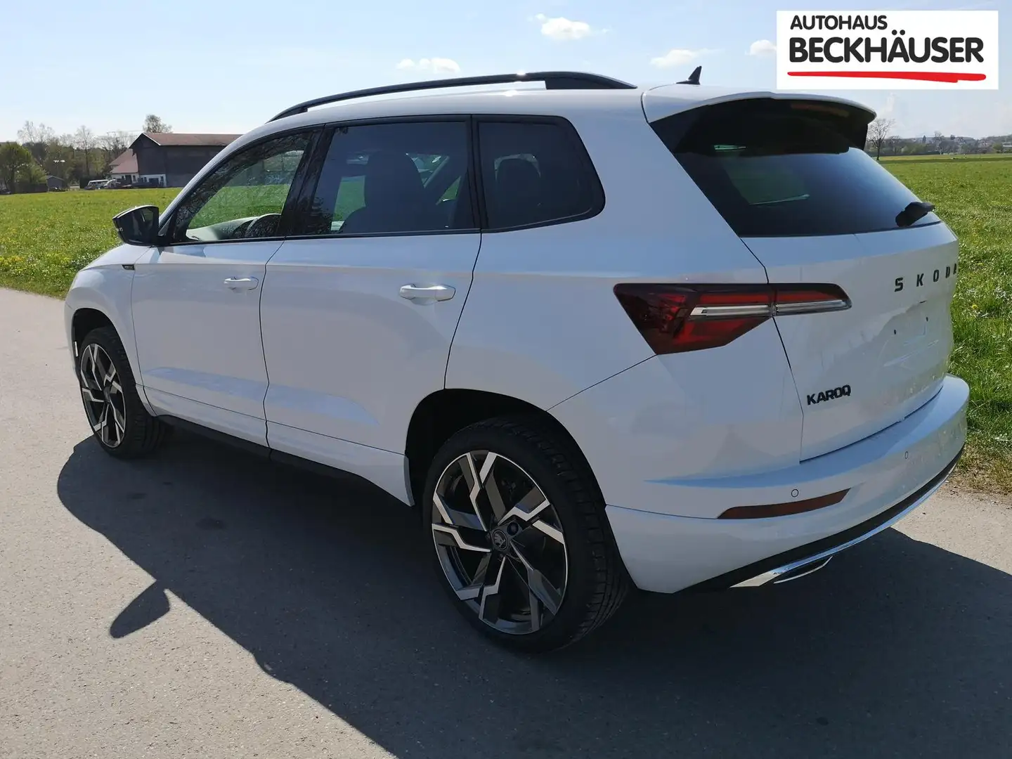 Skoda Karoq Sportline 2.0TDI DSG 4x4 AHK Matrix Leder 19 Zo... Weiß - 2