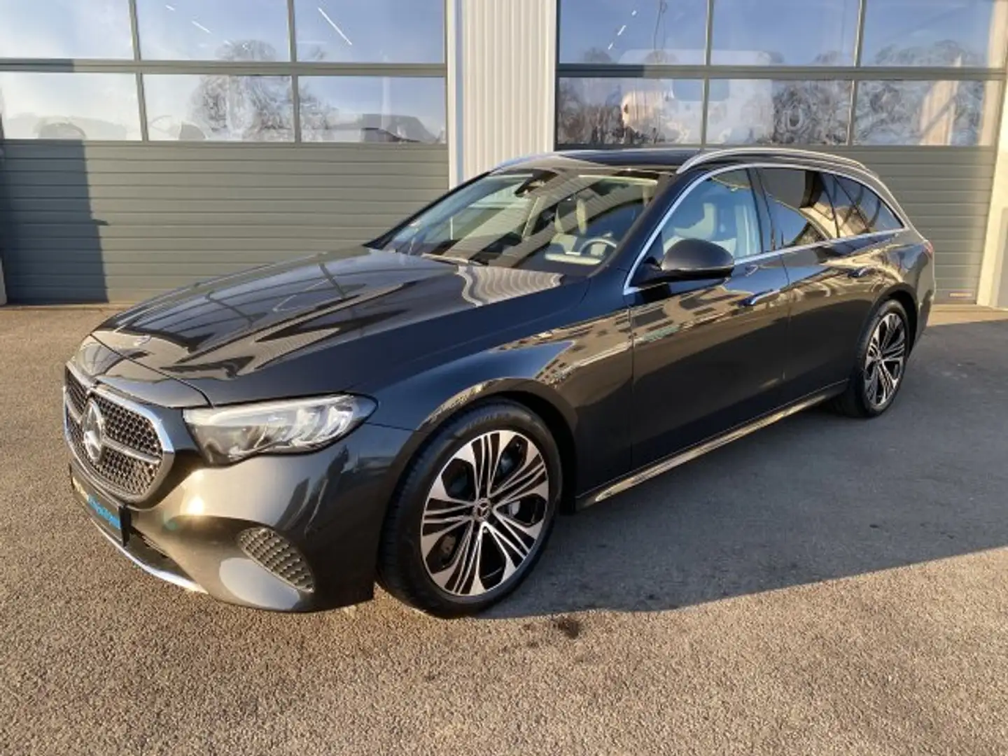 Mercedes-Benz E 300 E 300 de T Avantgarde Adv. LED Distr. AHK Kamera Grau - 2