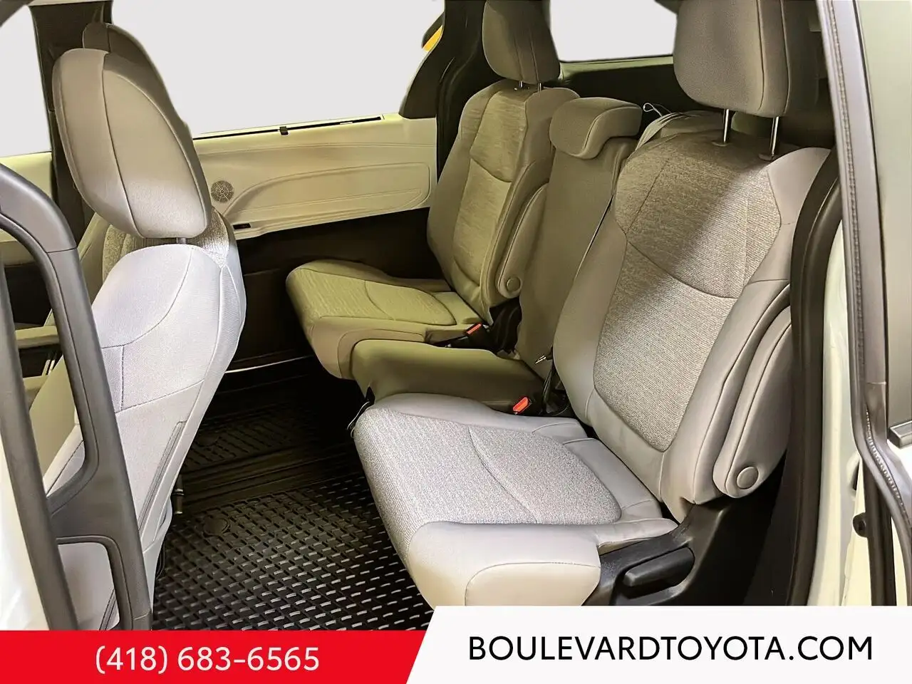 Toyota Sienna снимка Toyota Sienna