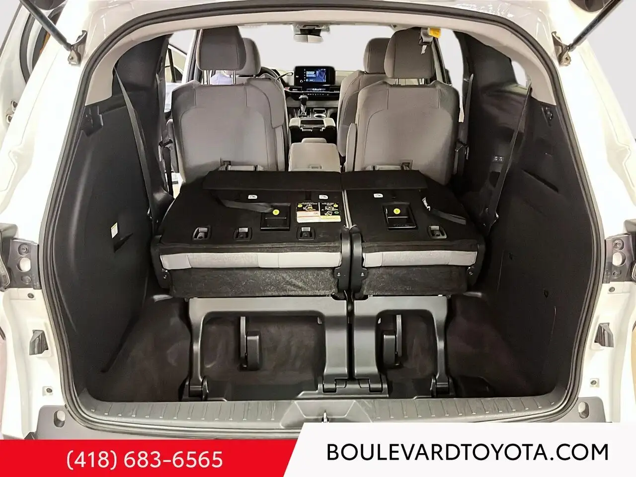 Toyota Sienna снимка Toyota Sienna