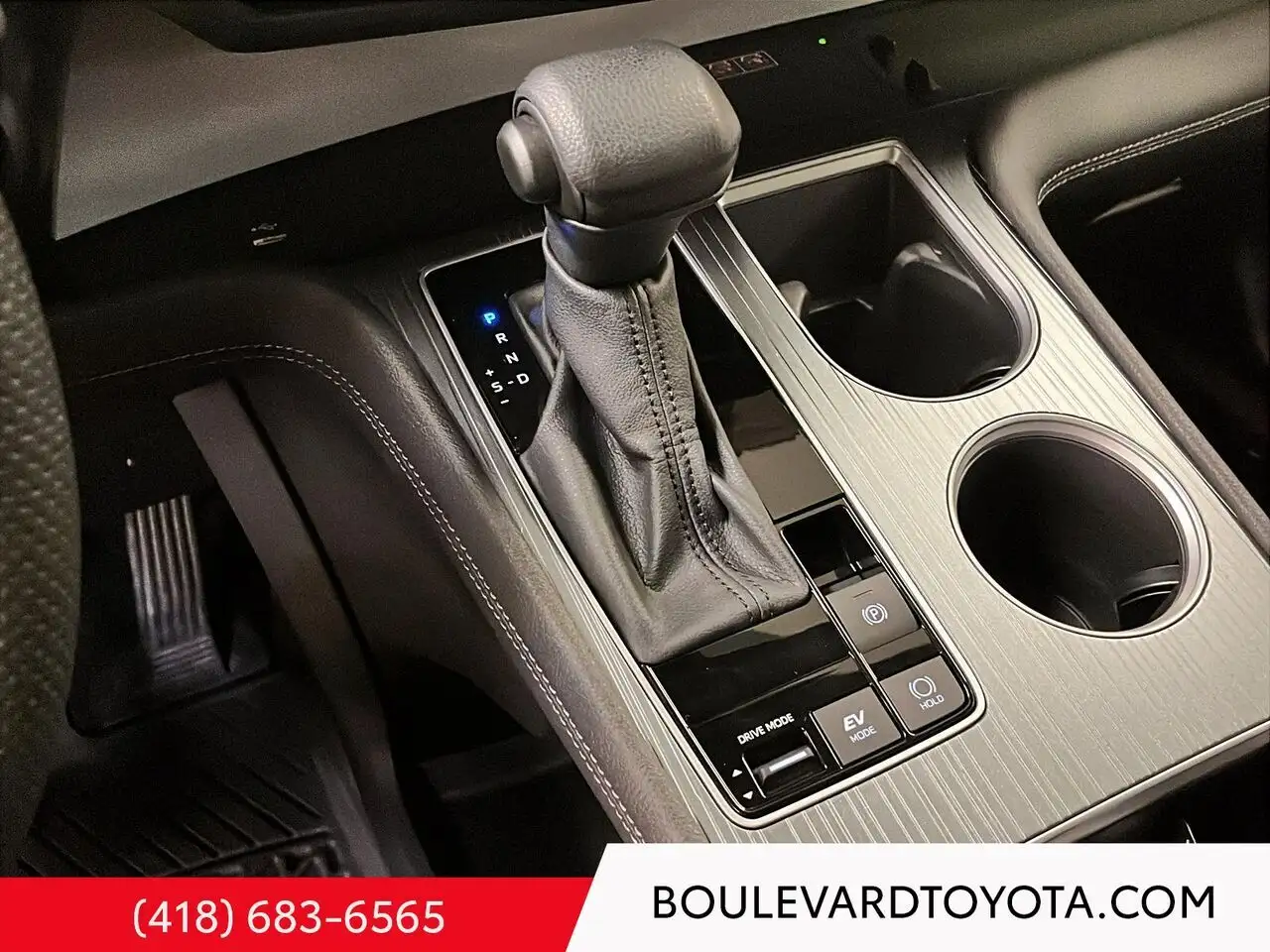 Toyota Sienna снимка Toyota Sienna