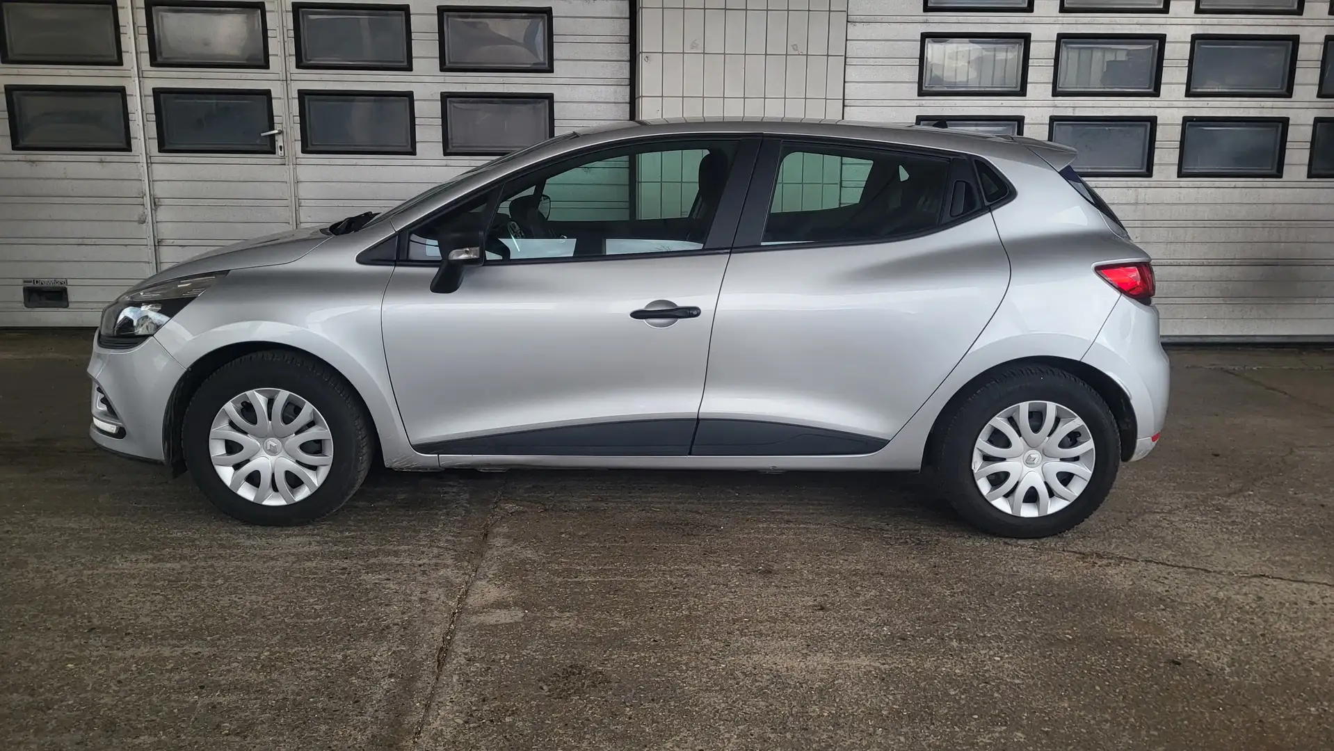 Renault Clio Expression Silber - 2