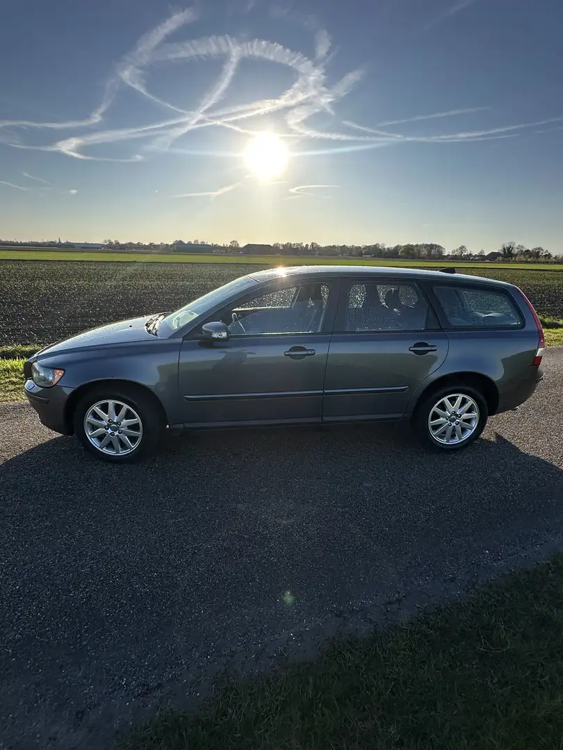 Volvo V50 2.5 T5 AWD Kinetic Gris - 2
