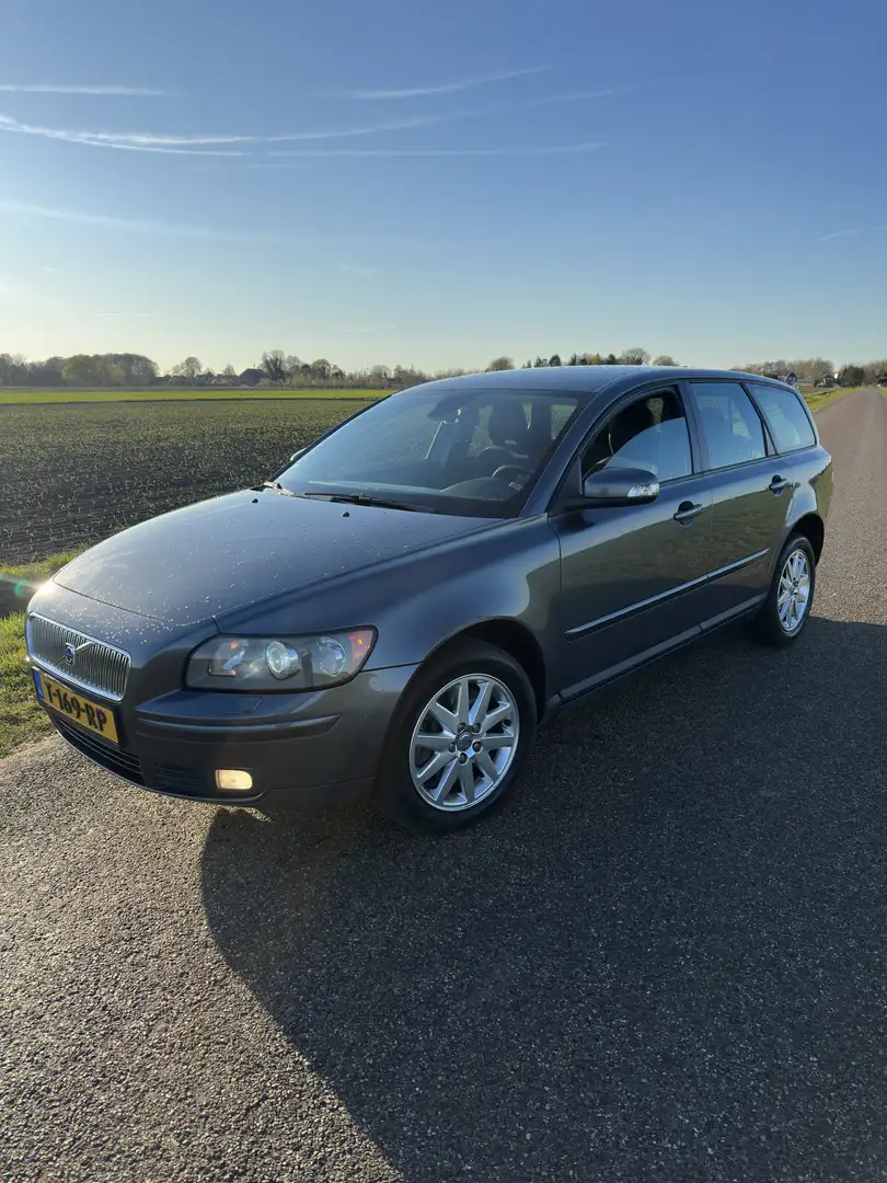 Volvo V50 2.5 T5 AWD Kinetic Gris - 1