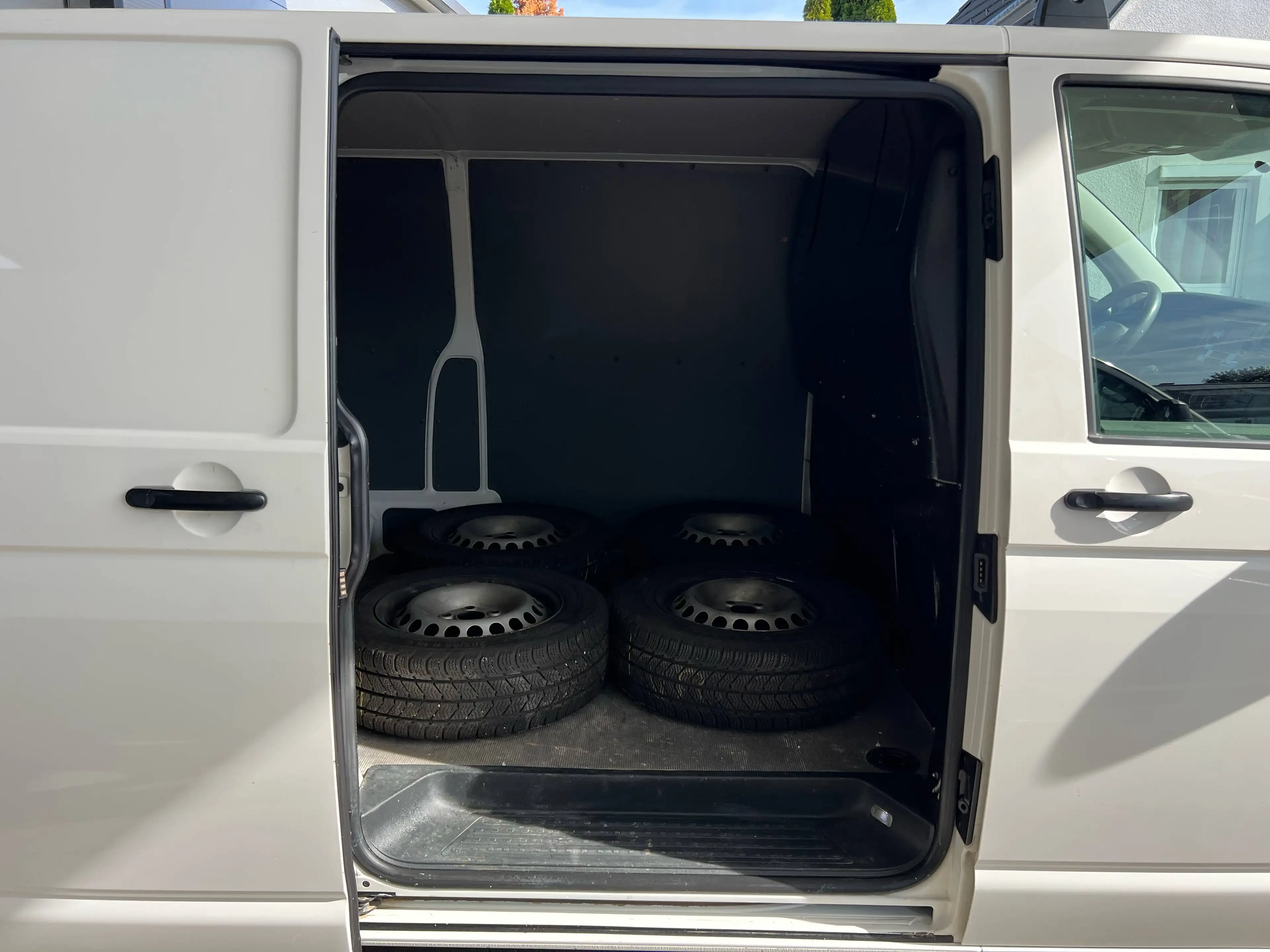 Volkswagen T6.1 Transporter Kasten LR 2,0 TDI LED-SCHEINWERFER/AHV/ZGG3,0t — photo 9
