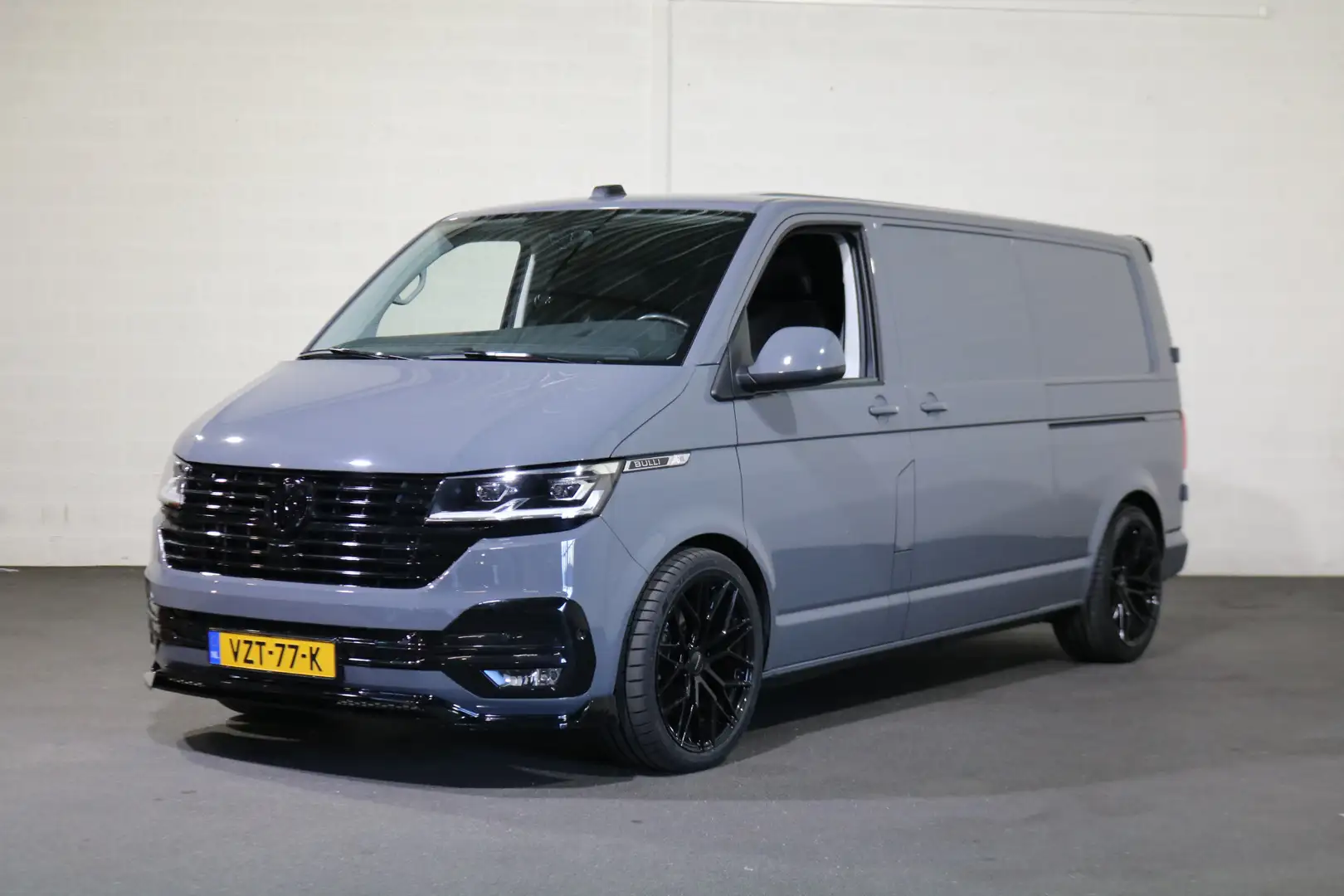 Volkswagen T6.1 Transporter 2.0 TDI L2H1 204pk Bulli Automaat Trekhaak Lederen Grijs - 1