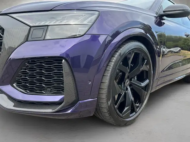 Audi RS Q8 view 4