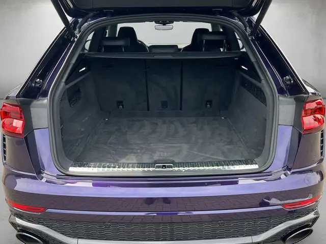 Audi RS Q8 view 5