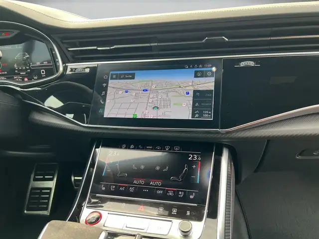 Audi RS Q8 view 10