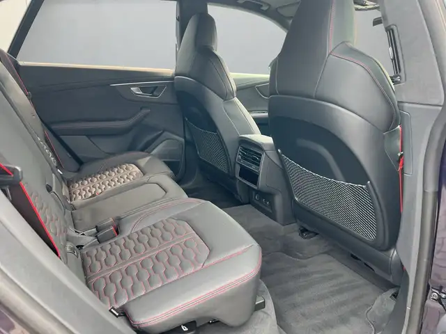 Audi RS Q8 view 12