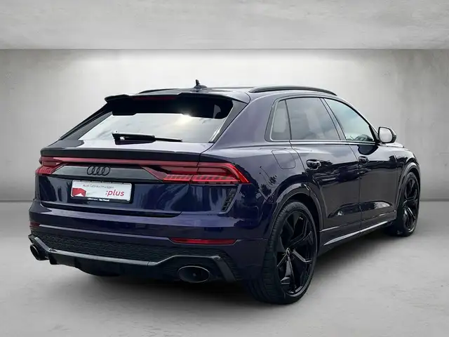 Audi RS Q8 view 3