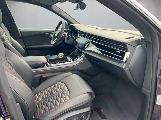 Audi RS Q8 view 13