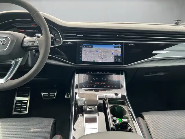 Audi RS Q8 view 8