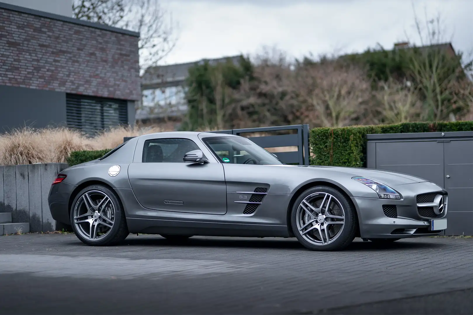 Mercedes-Benz SLS SLS AMG 6.2 V8 | 1. HAND | IMOLA GRAU-METALLIC Silber - 1