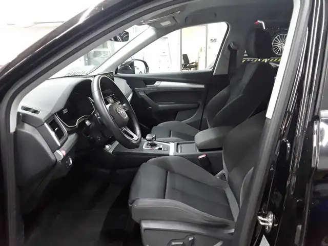 Audi Q5 view 3