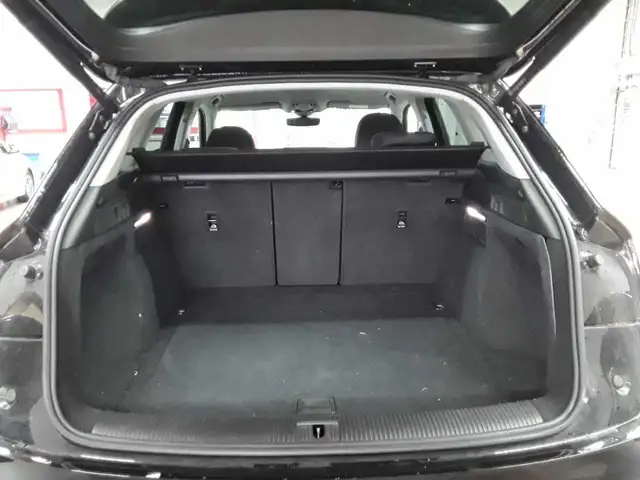 Audi Q5 view 8