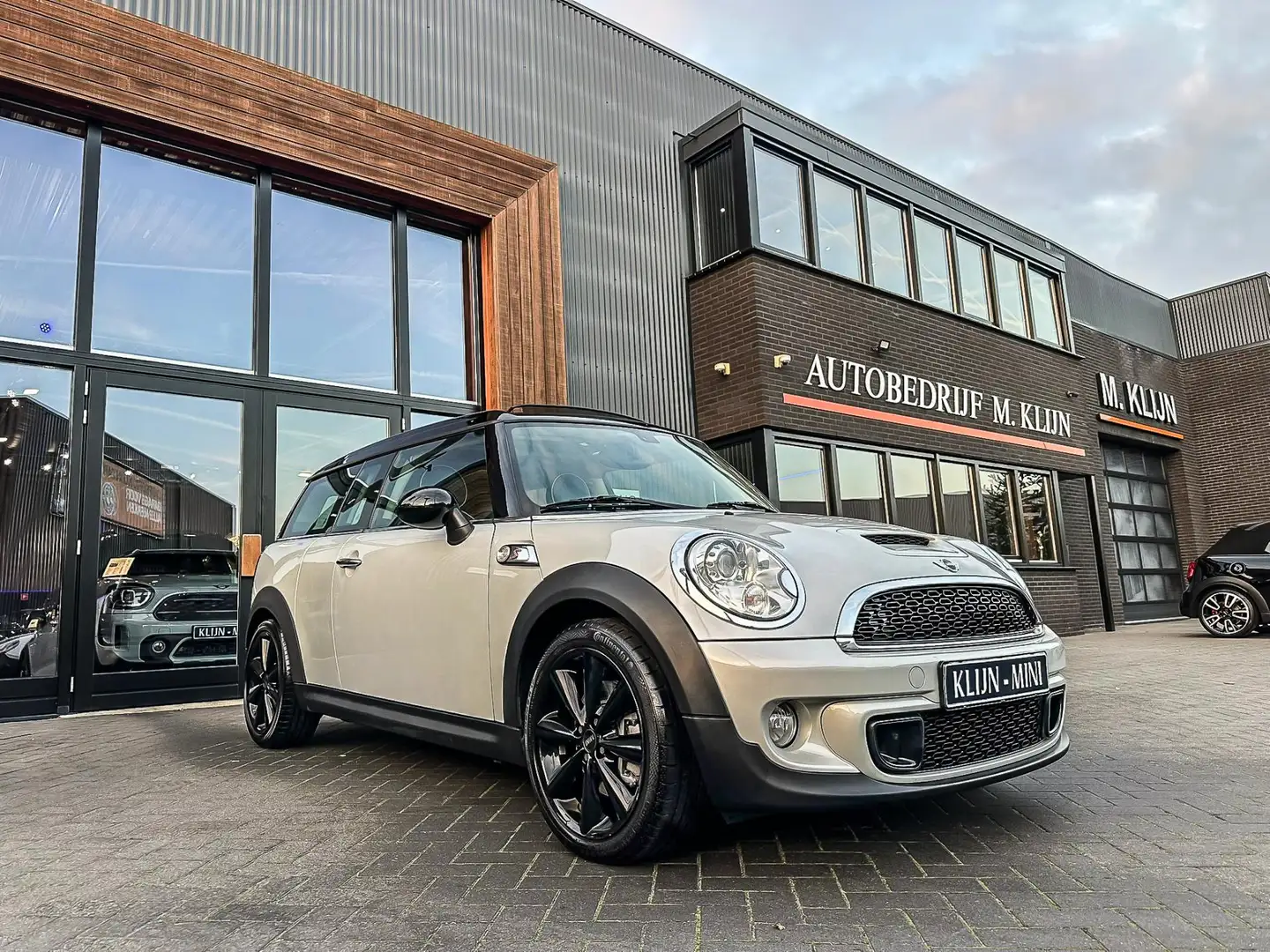 MINI Cooper S Clubman Mini 1.6 Hampton F1 aut 184pk/Leer/Pano/Xenon/Unie Zilver - 1