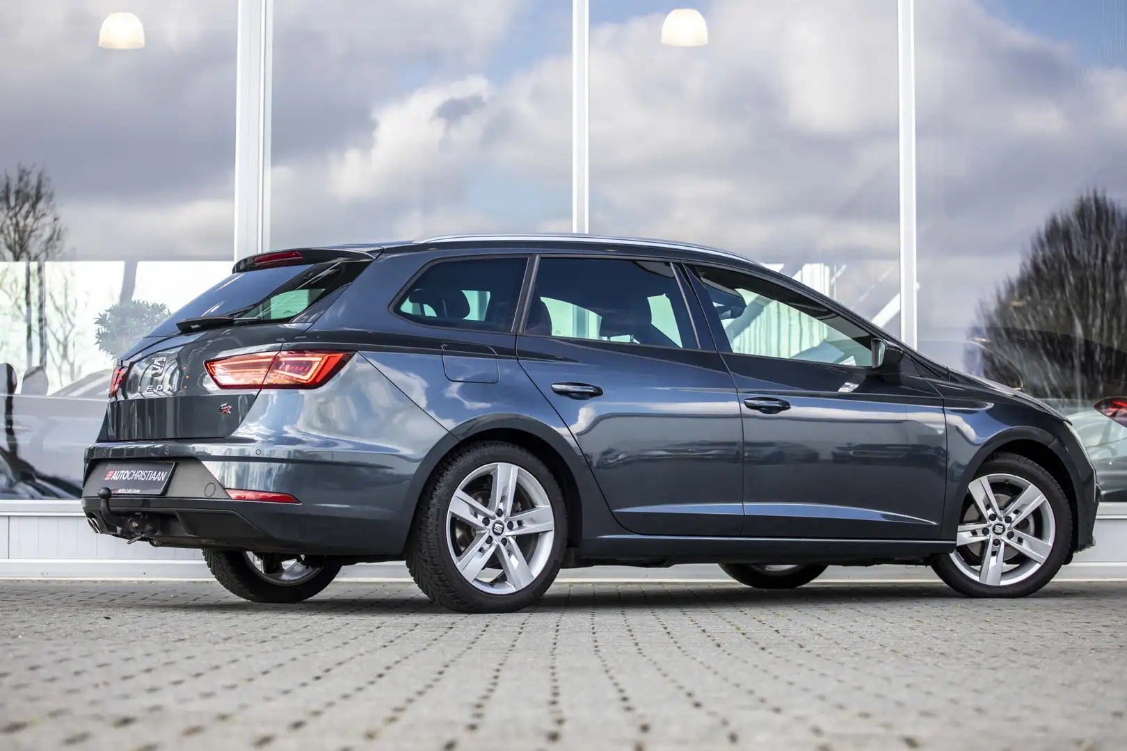 SEAT Leon ST 1.5 TSI FR Business Intense | NL Auto | Cruise Grijs - 2