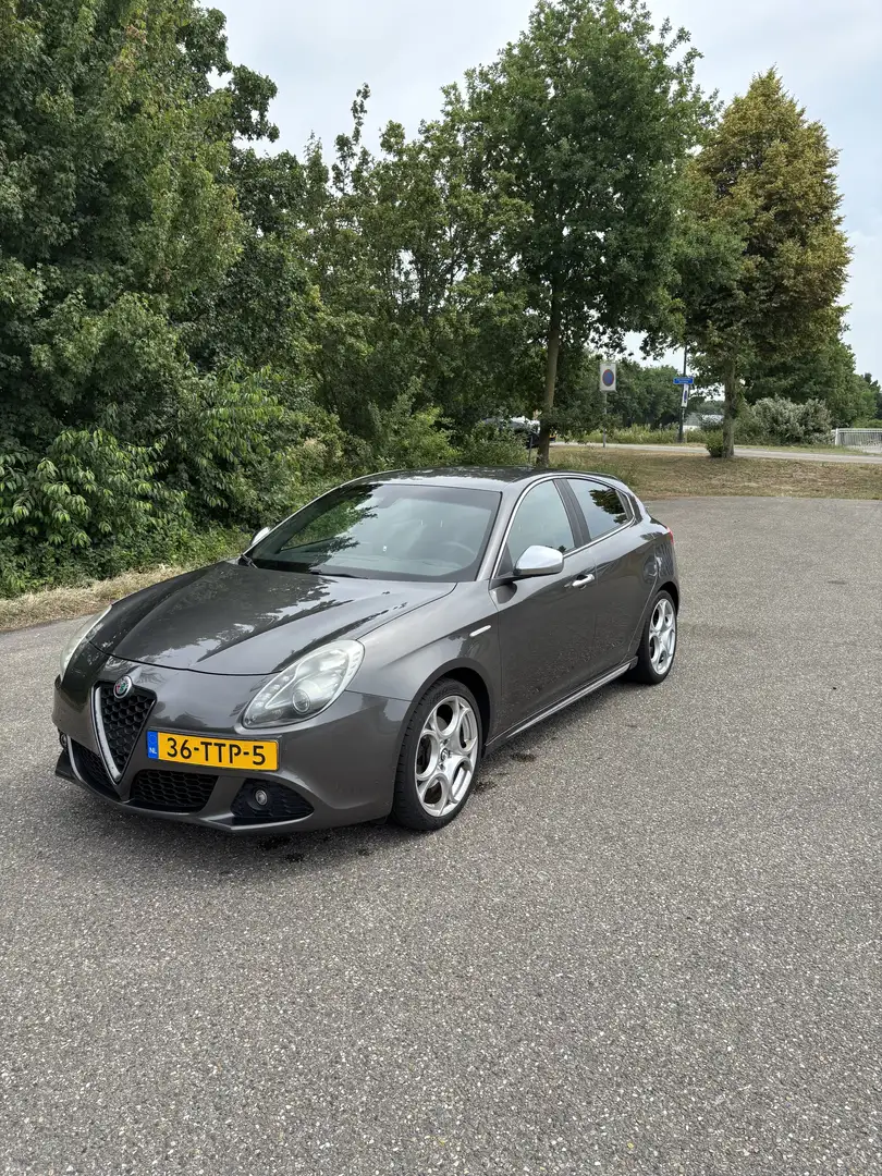Alfa Romeo Giulietta 1.4 T Distinctive Grijs - 1