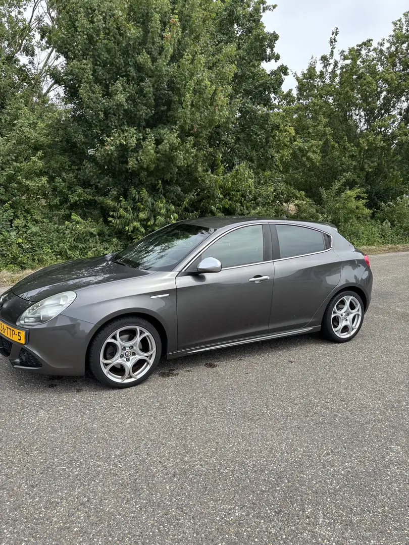 Alfa Romeo Giulietta 1.4 T Distinctive Grijs - 2