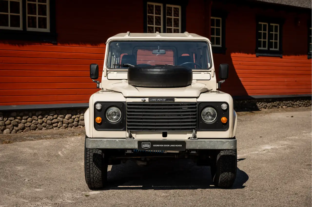 Land Rover Defender 110 Station Wagon V8 Originele staat., foto 5
