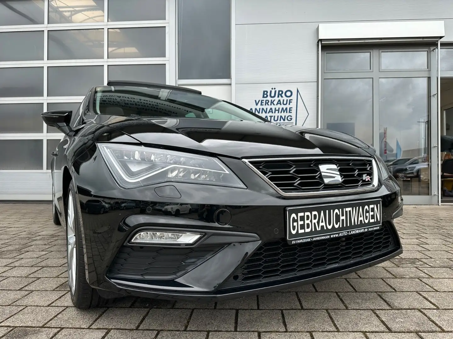SEAT Leon 1.4 TSI FR 1.HD NAVI SHZ PANO LED PDC 18" Schwarz - 1